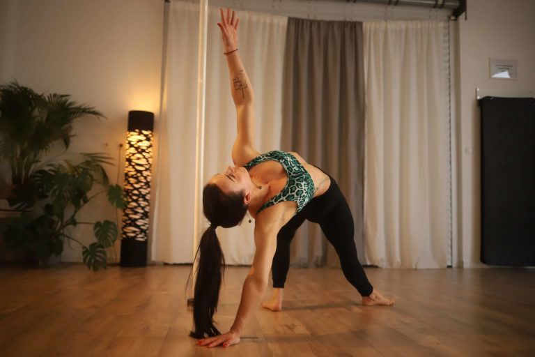 Comment s’entraîner à la pole dance sans barre ?